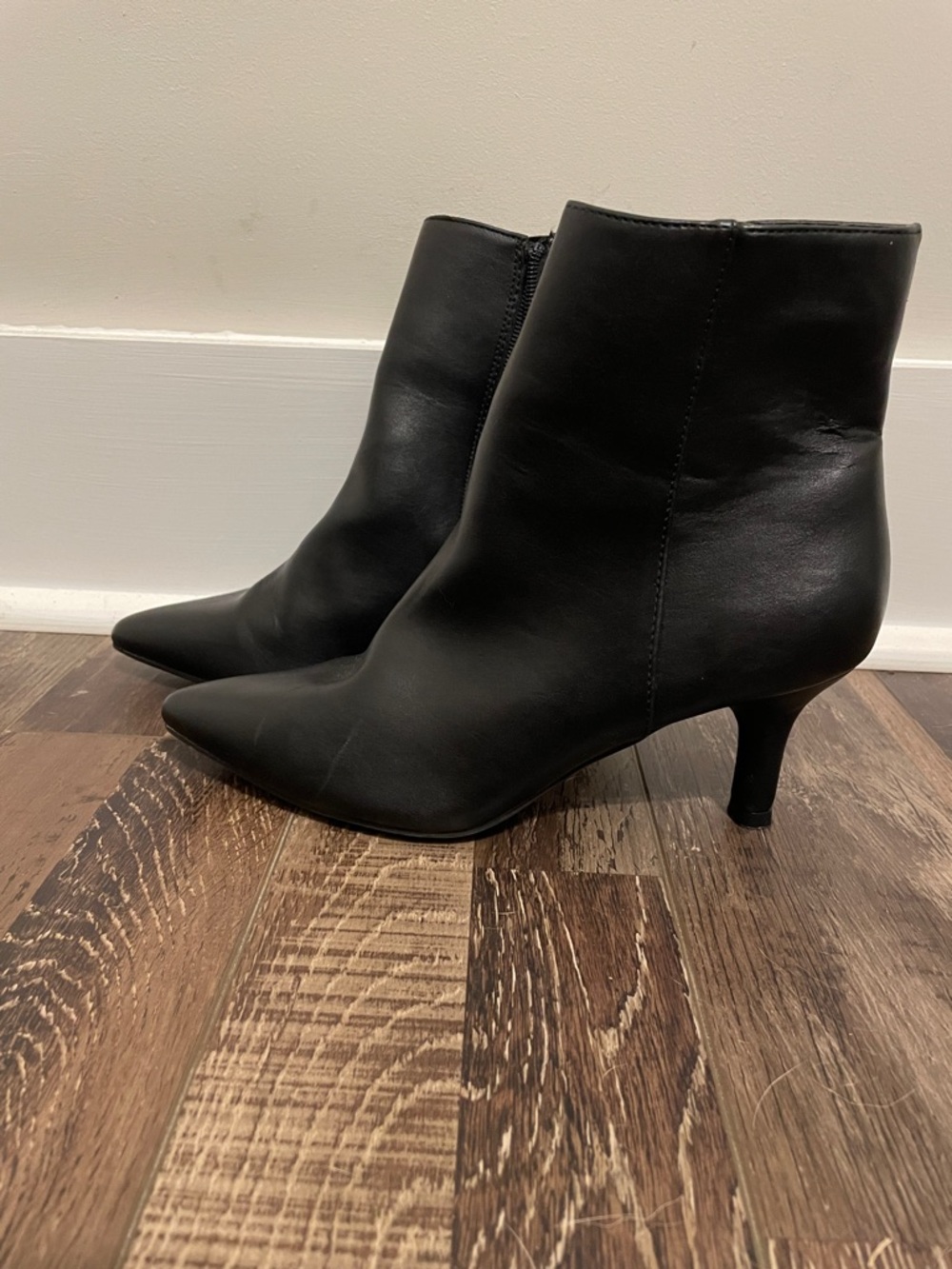 Rampage Black Pointed-Toe Leather Ankle Booties size 7